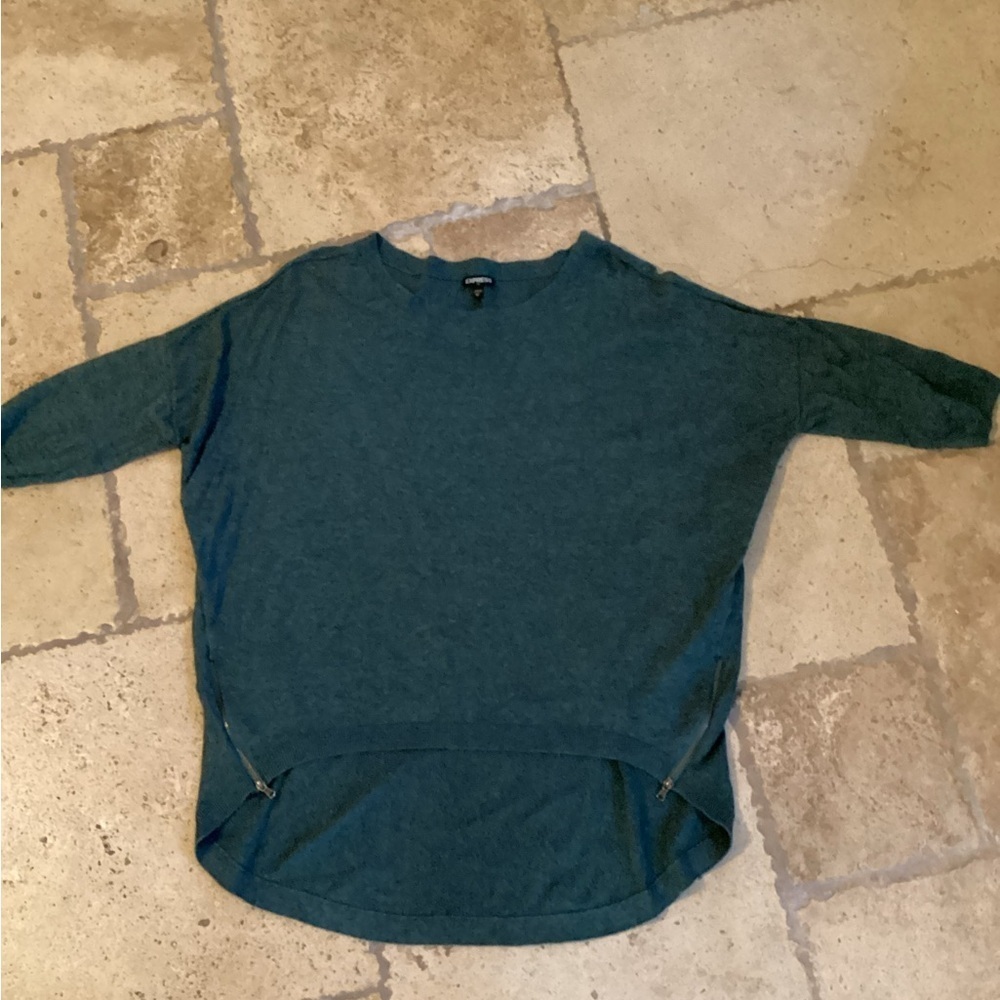 Express high low sweater-SZ L
Pit to pit 26”
Sleeve 17”
Front length 22”
Back 28